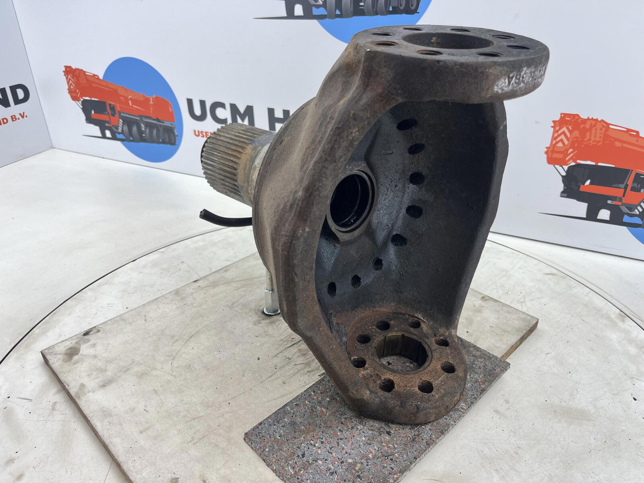 PPM ATT 400 Steering knuckle 16 holes axle 1 - Ngõng moay ơ cho Cần cẩu: hình 4 PPM ATT 400 Steering knuckle 16 holes axle 1 - Ngõng moay ơ cho Cần cẩu: hình 4