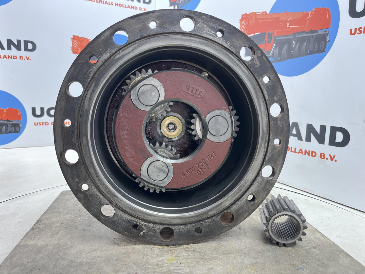 Terex AC 155 Planetary gear 17-24-67-32-3pl-H136-46 - Mô tơ di chuyển cho Cẩu bánh lốp: hình 4 Terex AC 155 Planetary gear 17-24-67-32-3pl-H136-46 - Mô tơ di chuyển cho Cẩu bánh lốp: hình 4