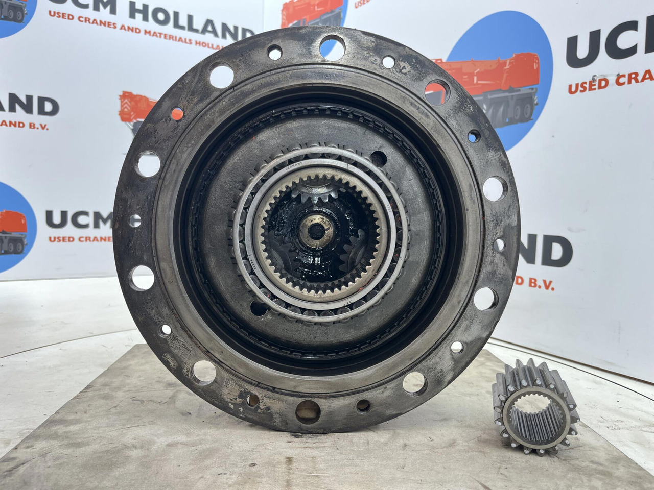 Terex AC 155 planetary gear 17-24-67-32-3pl-H135-46 - Mô tơ di chuyển cho Cẩu bánh lốp: hình 4 Terex AC 155 planetary gear 17-24-67-32-3pl-H135-46 - Mô tơ di chuyển cho Cẩu bánh lốp: hình 4