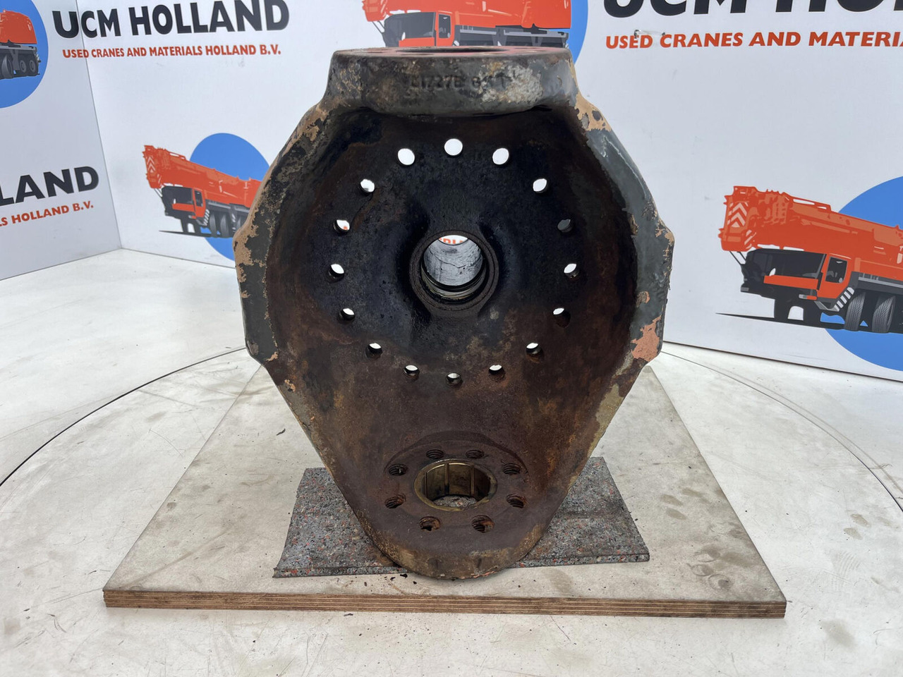 Terex AC 155 steering knuckle 16 holes axle 2 and 3 - Ngõng moay ơ cho Cẩu bánh lốp: hình 5 Terex AC 155 steering knuckle 16 holes axle 2 and 3 - Ngõng moay ơ cho Cẩu bánh lốp: hình 5