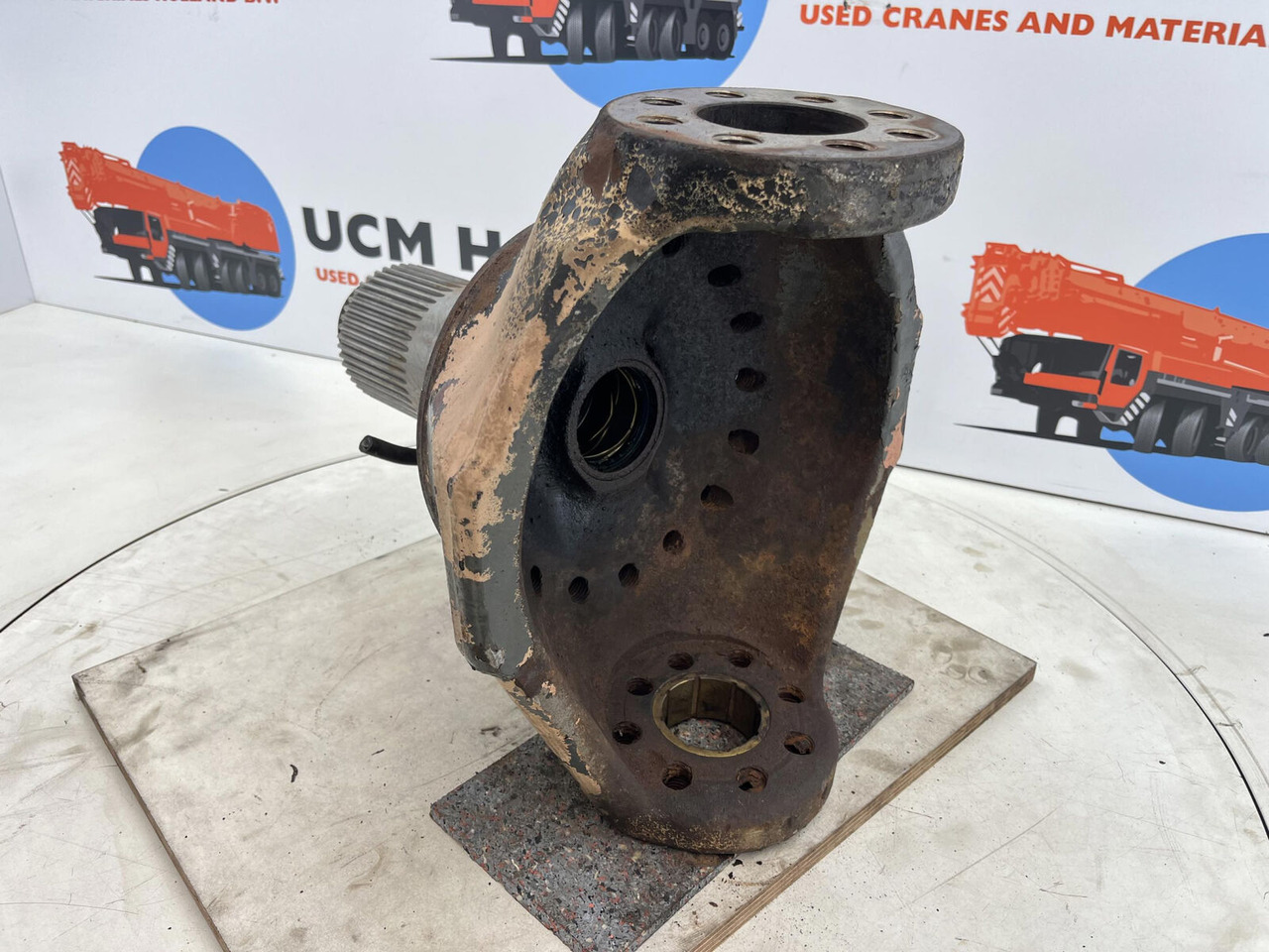 Terex AC 155 steering knuckle 16 holes axle 2 and 3 - Ngõng moay ơ cho Cẩu bánh lốp: hình 4 Terex AC 155 steering knuckle 16 holes axle 2 and 3 - Ngõng moay ơ cho Cẩu bánh lốp: hình 4