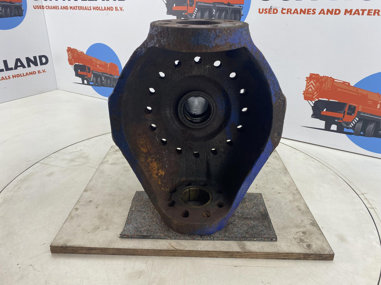 Terex AC 205 Steering knuckle 16 holes - Ngõng moay ơ cho Cẩu bánh lốp: hình 5 Terex AC 205 Steering knuckle 16 holes - Ngõng moay ơ cho Cẩu bánh lốp: hình 5