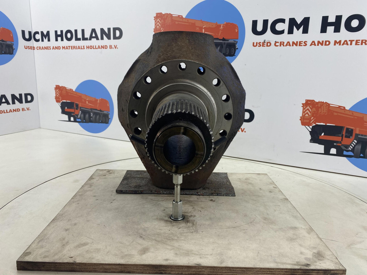 Terex AC 205 Steering knuckle 16 holes - Ngõng moay ơ cho Cẩu bánh lốp: hình 2 Terex AC 205 Steering knuckle 16 holes - Ngõng moay ơ cho Cẩu bánh lốp: hình 2