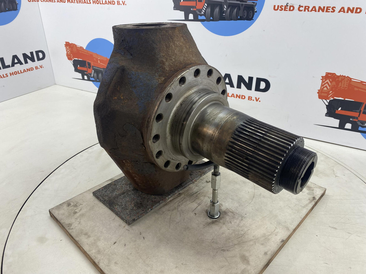Terex AC 205 Steering knuckle 16 holes - Ngõng moay ơ cho Cẩu bánh lốp: hình 3 Terex AC 205 Steering knuckle 16 holes - Ngõng moay ơ cho Cẩu bánh lốp: hình 3