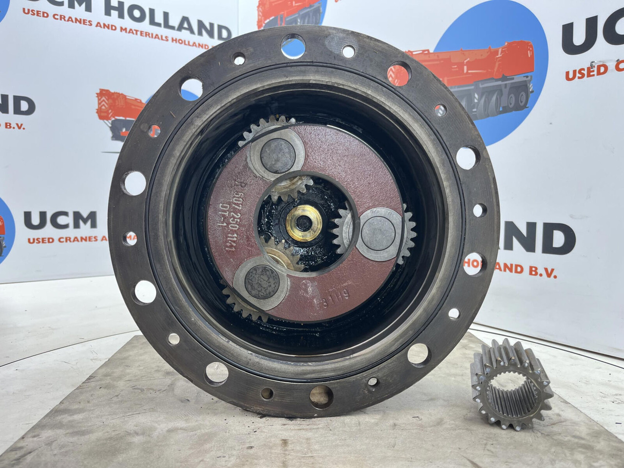 Terex AC 50 planetary gear 17-24-67-32-3pl-H135-42 - Mô tơ di chuyển cho Cẩu bánh lốp: hình 4 Terex AC 50 planetary gear 17-24-67-32-3pl-H135-42 - Mô tơ di chuyển cho Cẩu bánh lốp: hình 4