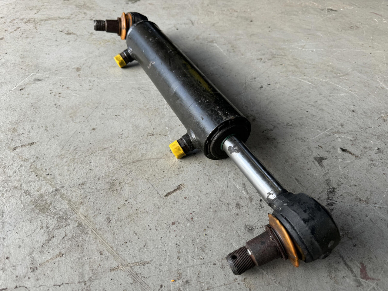 Terex Demag AC 25 steering cylinder - Xi lanh thủy lực cho Cẩu bánh lốp: hình 2 Terex Demag AC 25 steering cylinder - Xi lanh thủy lực cho Cẩu bánh lốp: hình 2