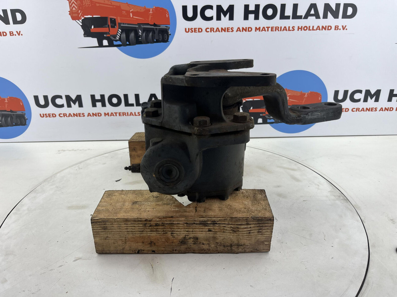 Terex ZF Steering box 135bar - Cơ cấu lái cho Cần cẩu: hình 2 Terex ZF Steering box 135bar - Cơ cấu lái cho Cần cẩu: hình 2