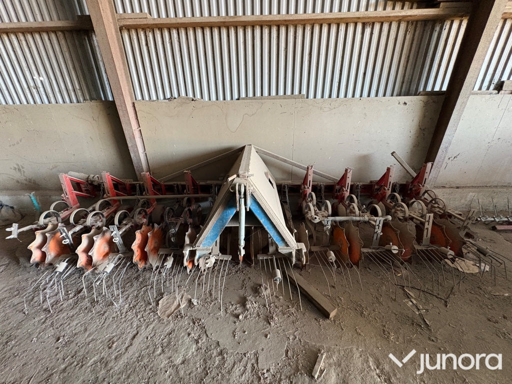 Fronthacka / Radhacka - Kverneland, 9radig - Bừa: hình 1 Fronthacka / Radhacka - Kverneland, 9radig - Bừa: hình 1