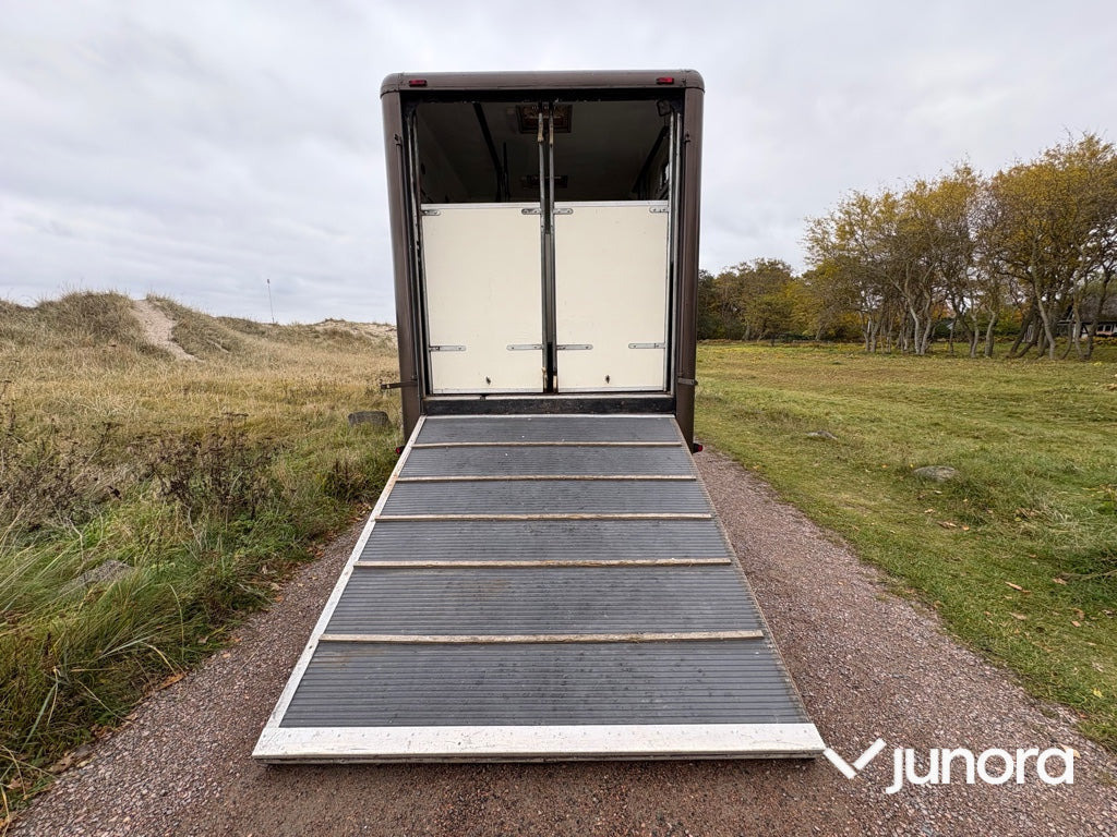 Hästlastbil - Volvo, FL-240, Whittaker - Xe tải chở ngựa: hình 4 Hästlastbil - Volvo, FL-240, Whittaker - Xe tải chở ngựa: hình 4