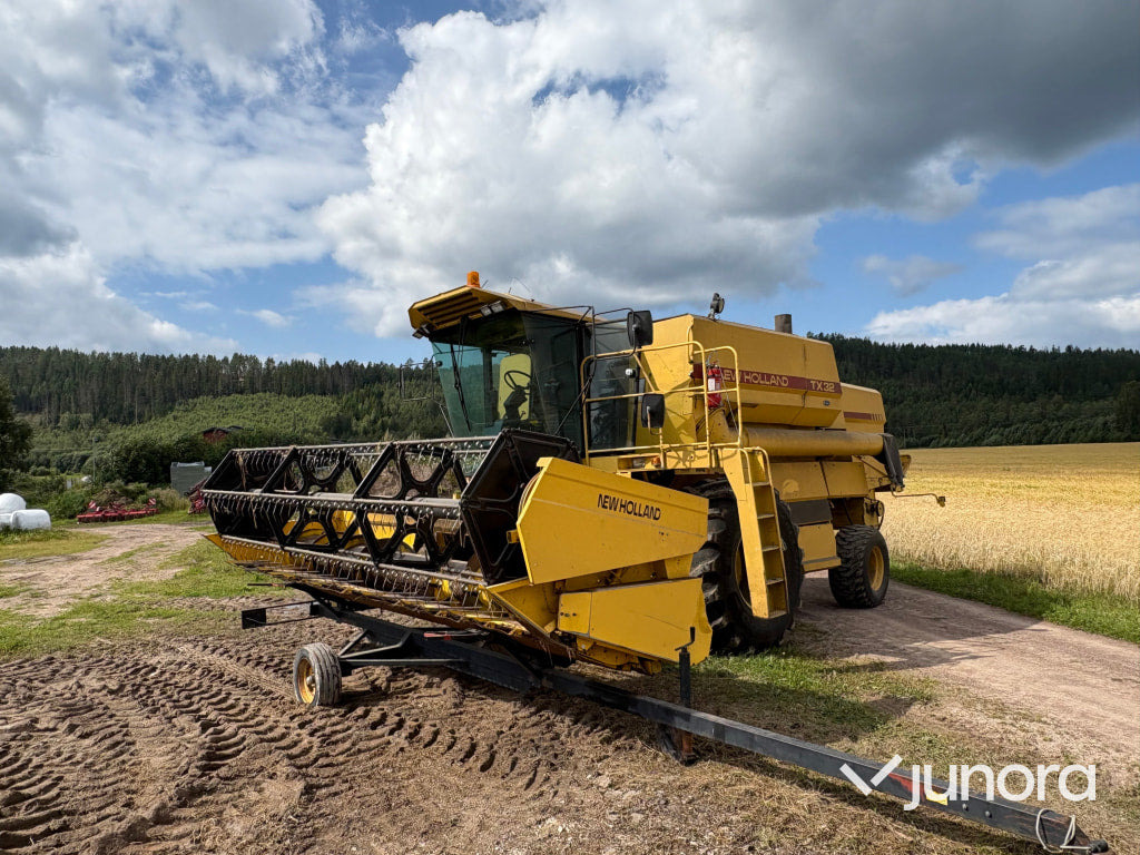 Skördetröska New Holland TX32 - Máy gặt đập: hình 3 Skördetröska New Holland TX32 - Máy gặt đập: hình 3