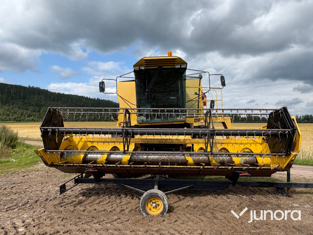 Skördetröska New Holland TX32 - Máy gặt đập: hình 2 Skördetröska New Holland TX32 - Máy gặt đập: hình 2