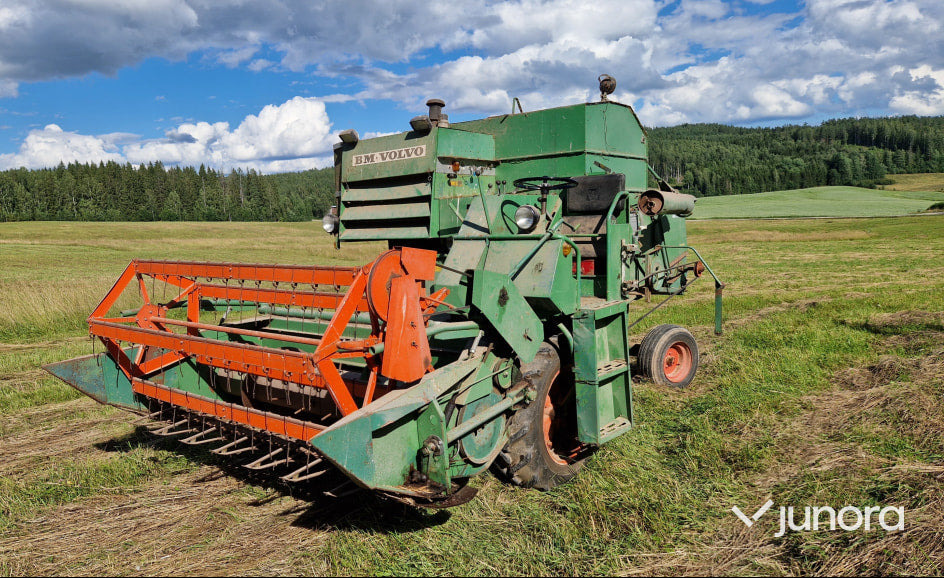 Skördetröska - Volvo BM, Aktiv 800 + Aktiv 800 som reservdel - Máy gặt đập: hình 1 Skördetröska - Volvo BM, Aktiv 800 + Aktiv 800 som reservdel - Máy gặt đập: hình 1