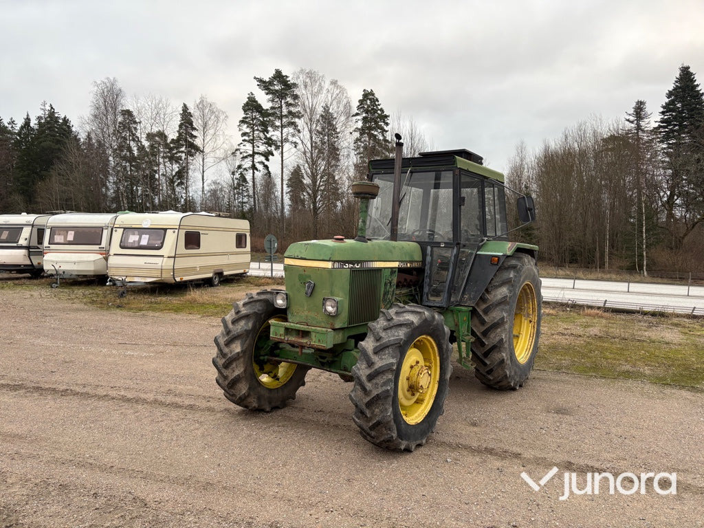 Traktor - John Deere 3140 MFWD - Máy cày: hình 1 Traktor - John Deere 3140 MFWD - Máy cày: hình 1