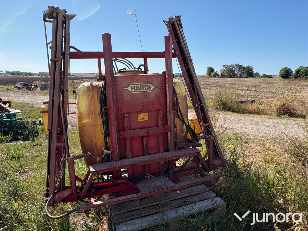 Växtspruta - Hardi, 1000L, 12M - Máy xịt gắn trên máy cày: hình 5 Växtspruta - Hardi, 1000L, 12M - Máy xịt gắn trên máy cày: hình 5