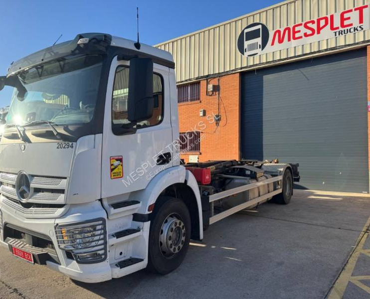 Mercedes Antos 1843 - Xe tải nâng móc: hình 1 Mercedes Antos 1843 - Xe tải nâng móc: hình 1