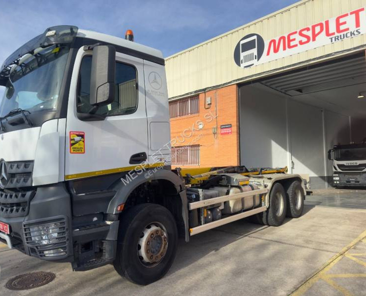 Mercedes Arocs 2645 K - Xe tải nâng móc: hình 1 Mercedes Arocs 2645 K - Xe tải nâng móc: hình 1