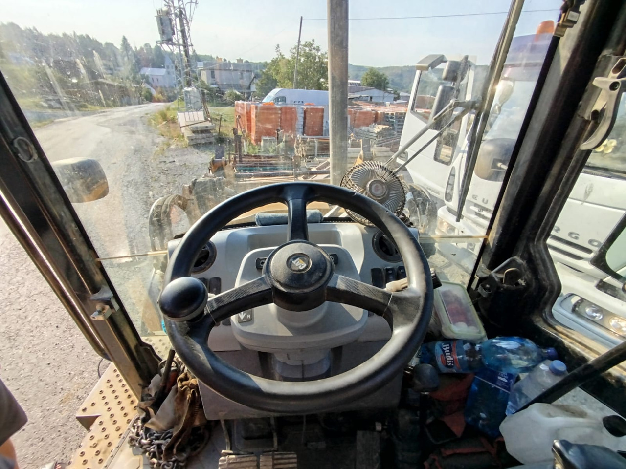 CATERPILLAR 472F2 - Máy xúc trước múc sau: hình 5 CATERPILLAR 472F2 - Máy xúc trước múc sau: hình 5