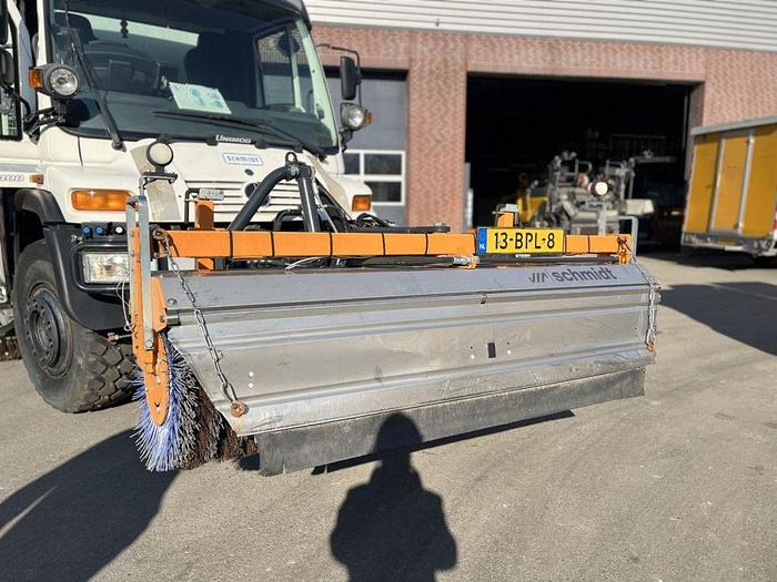 Mercedes-Benz Unimog U400 U400 4 x 2 / Schmidt SK350 sweeper - Xe quét đường: hình 5 Mercedes-Benz Unimog U400 U400 4 x 2 / Schmidt SK350 sweeper - Xe quét đường: hình 5