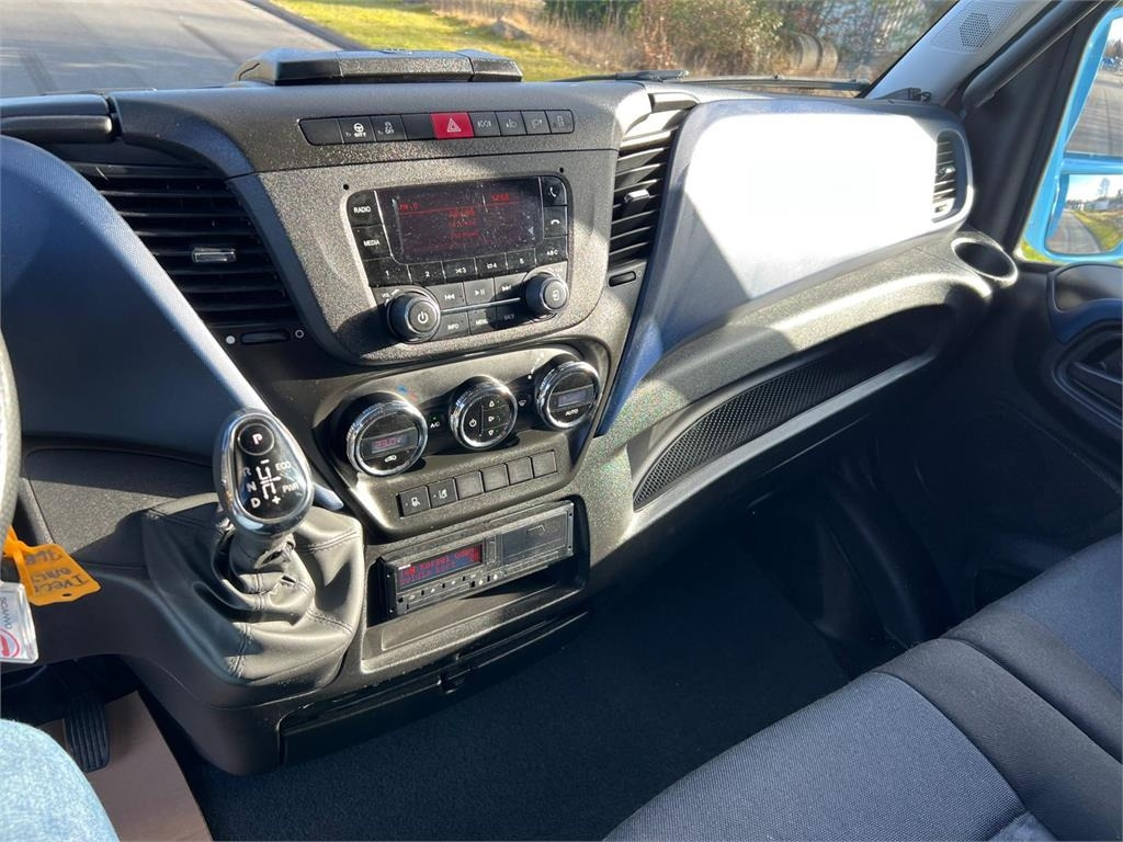 Xe tải hộp Iveco Daily 70C18 - dobbelt cab: hình 16 Xe tải hộp Iveco Daily 70C18 - dobbelt cab: hình 16