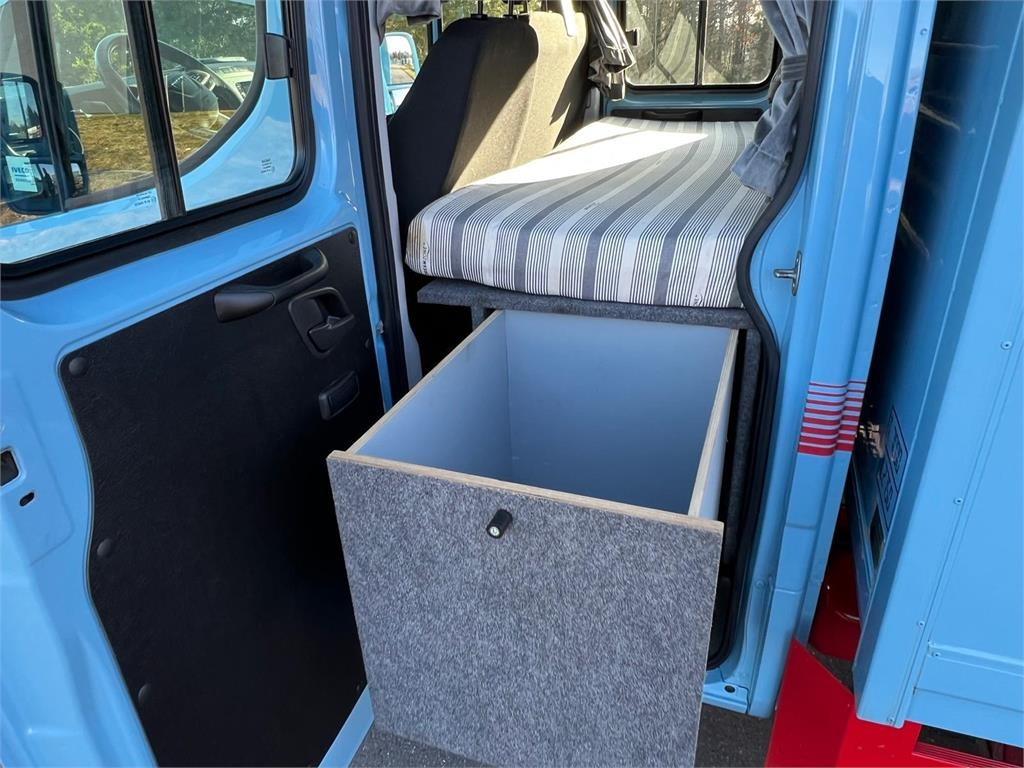 Xe tải hộp Iveco Daily 70C18 - dobbelt cab: hình 6 Xe tải hộp Iveco Daily 70C18 - dobbelt cab: hình 6