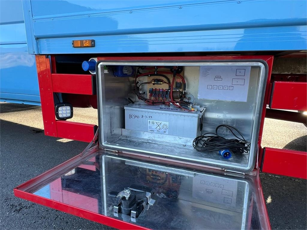 Xe tải hộp Iveco Daily 70C18 - dobbelt cab: hình 13 Xe tải hộp Iveco Daily 70C18 - dobbelt cab: hình 13