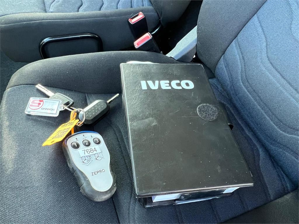 Xe tải hộp Iveco Daily 70C18 - dobbelt cab: hình 23 Xe tải hộp Iveco Daily 70C18 - dobbelt cab: hình 23