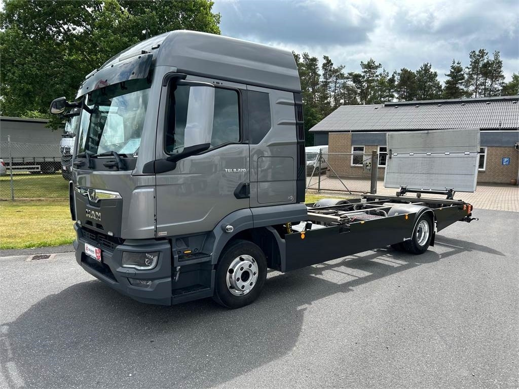 MAN TGL 8-220 4x2 BL incl. 2 stk veksellad - Xe tải hộp: hình 2 MAN TGL 8-220 4x2 BL incl. 2 stk veksellad - Xe tải hộp: hình 2