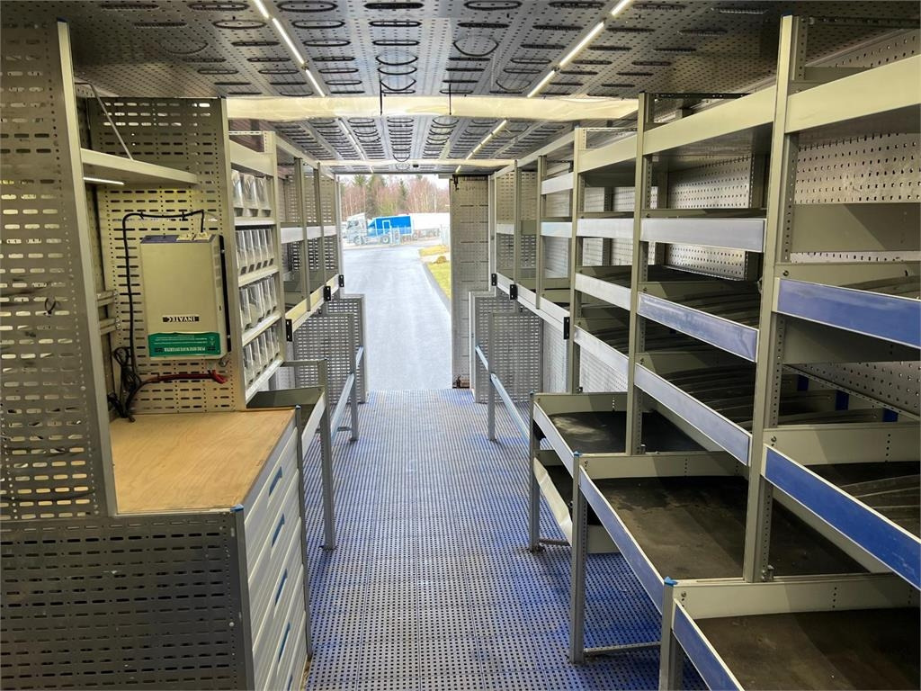 Mercedes-Benz Antos 1824 LnR  - Xe tải hộp: hình 4 Mercedes-Benz Antos 1824 LnR  - Xe tải hộp: hình 4