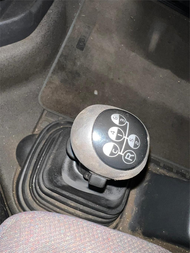 Volvo FH12-420 - Xe tải chở thùng nhỏ: hình 3 Volvo FH12-420 - Xe tải chở thùng nhỏ: hình 3