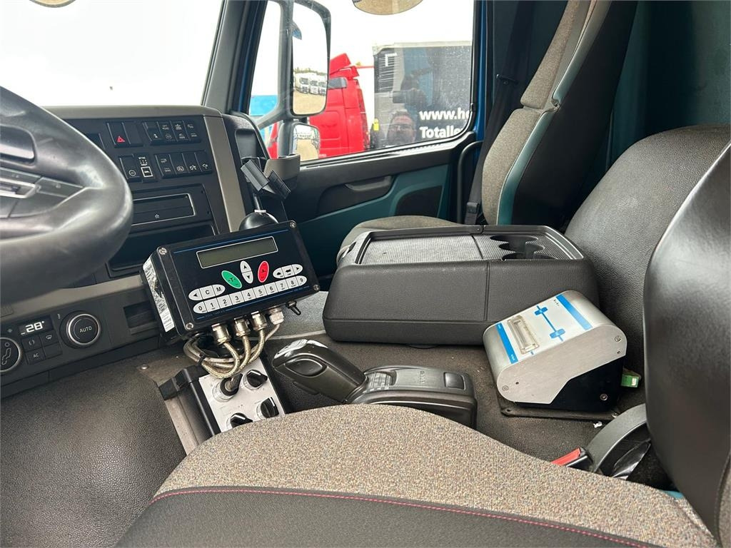 Volvo FM420 8x2*6 Trippel NTM 25m3  - Xe tải chở rác: hình 3 Volvo FM420 8x2*6 Trippel NTM 25m3  - Xe tải chở rác: hình 3