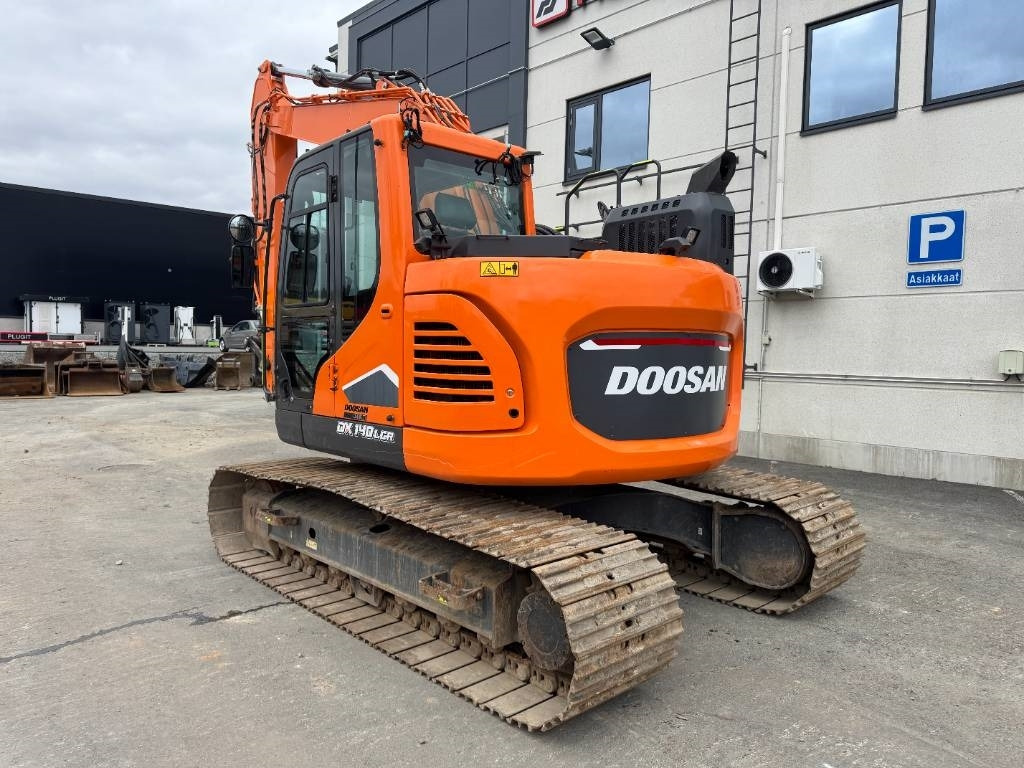 Develon DX 140 LCR-7, STAGE V - Máy xúc bánh xích: hình 3 Develon DX 140 LCR-7, STAGE V - Máy xúc bánh xích: hình 3