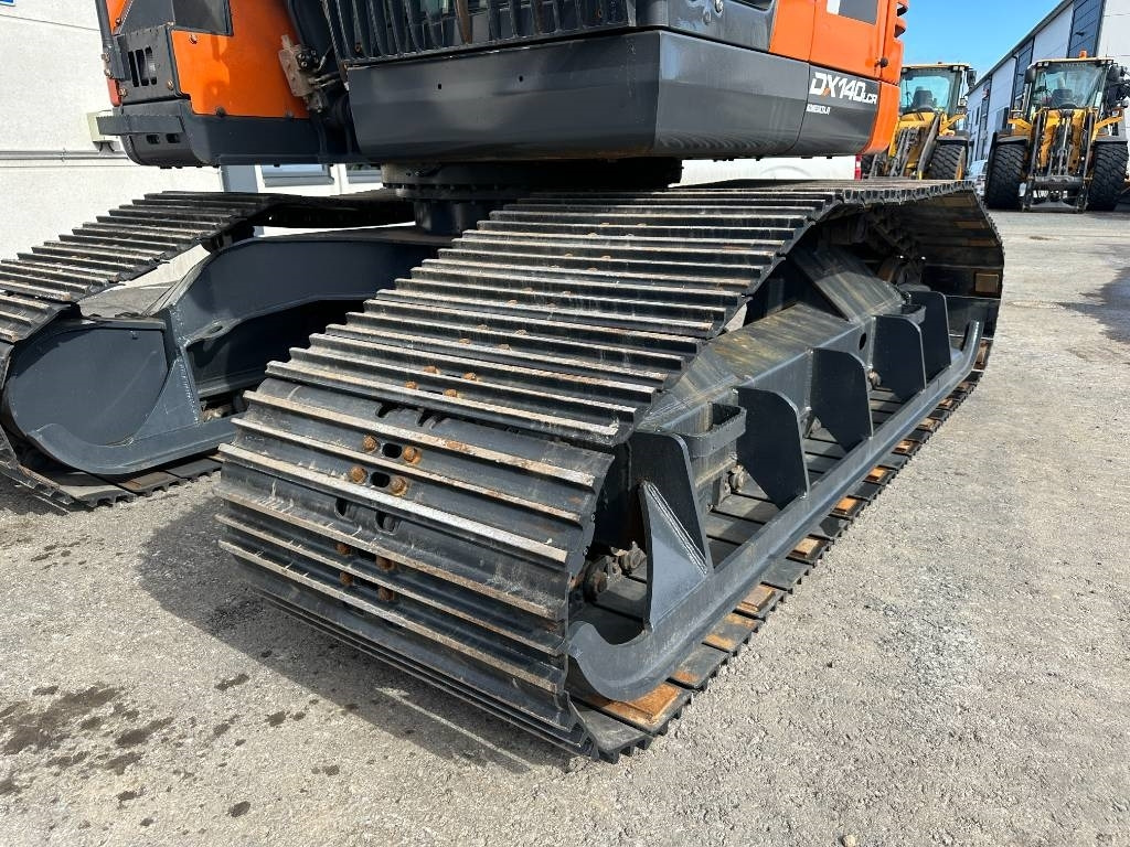 Máy xúc bánh xích Doosan DX 140 LCR-5 metsäalusta: hình 8