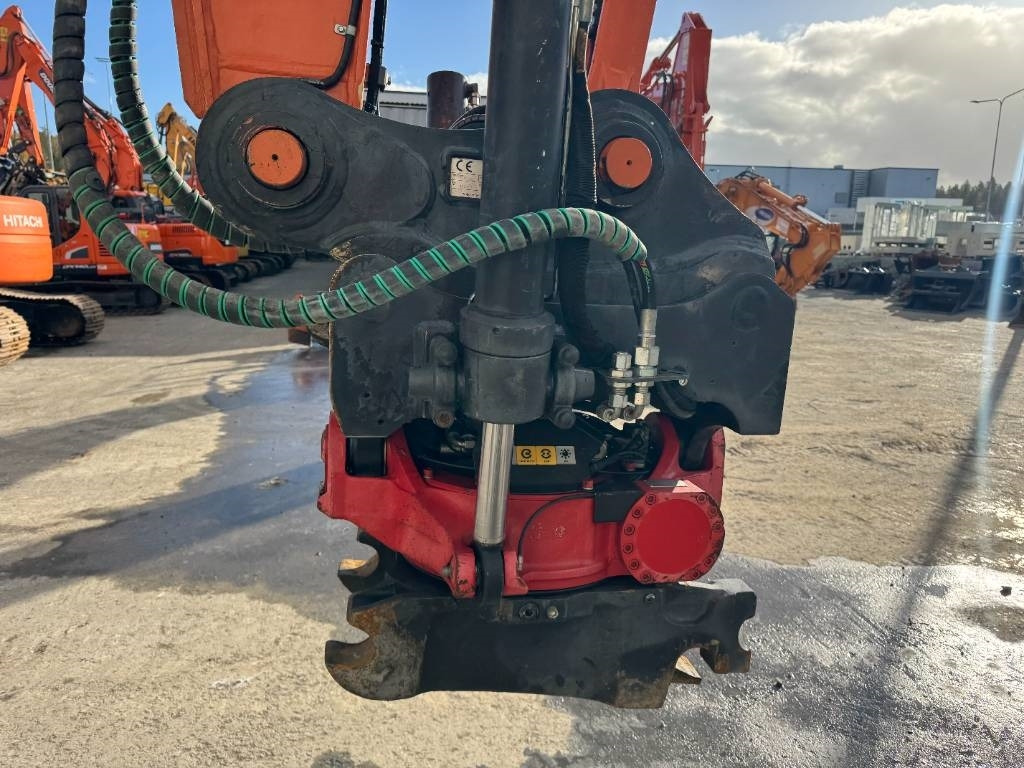 Hitachi ZX 225 US R LC-6 - Máy xúc bánh xích: hình 5 Hitachi ZX 225 US R LC-6 - Máy xúc bánh xích: hình 5