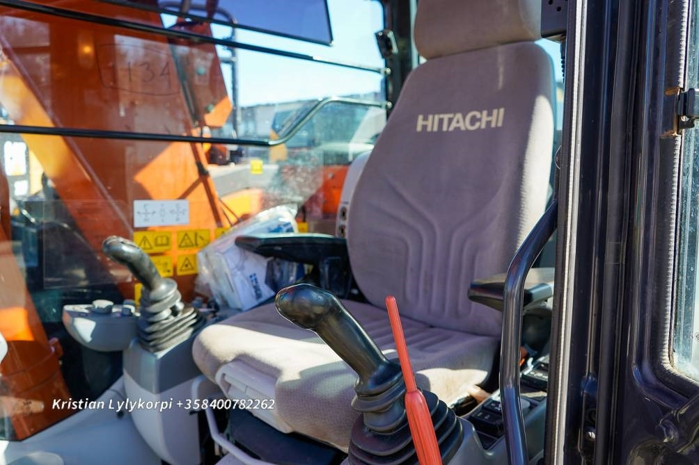 Máy xúc bánh xích Hitachi ZX135US-6 METSÄALUSTALLA: hình 26
