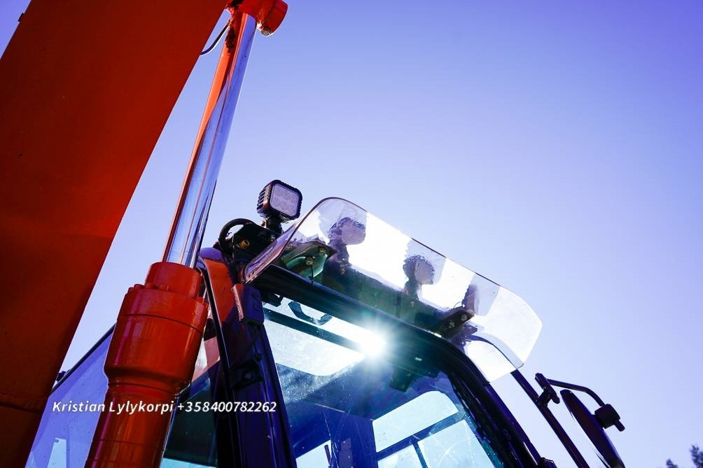 Máy xúc bánh xích Hitachi ZX135US-6 METSÄALUSTALLA: hình 23
