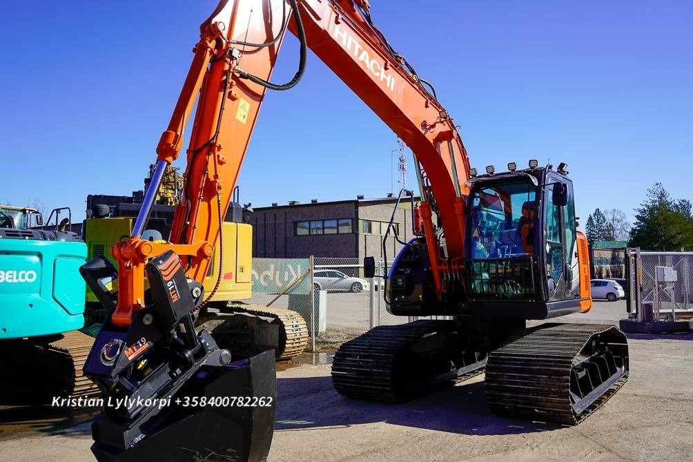 Máy xúc bánh xích Hitachi ZX135US-6 METSÄALUSTALLA: hình 12