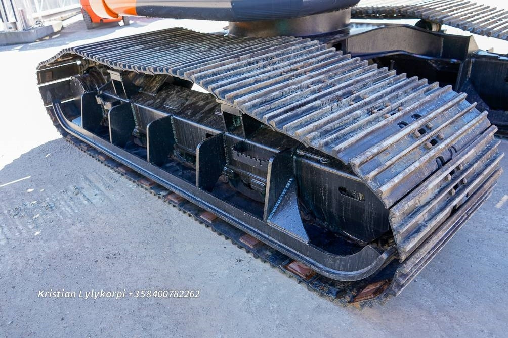 Máy xúc bánh xích Hitachi ZX135US-6 METSÄALUSTALLA: hình 9