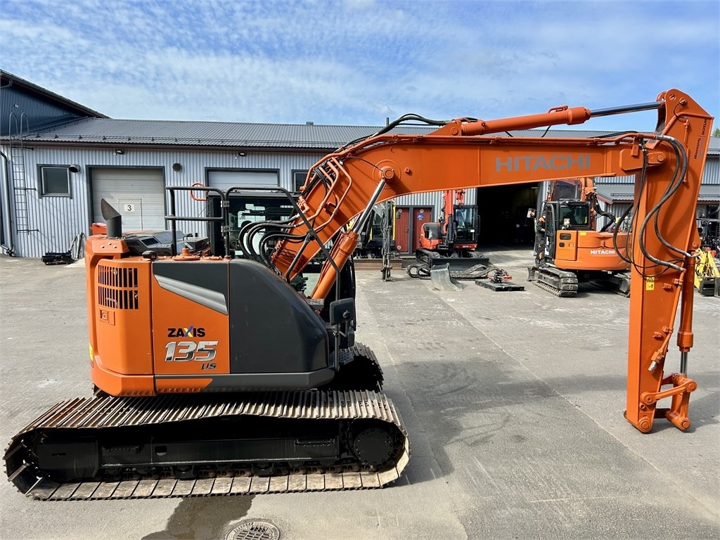 Hitachi ZX135US-7 - Máy xúc bánh xích: hình 5 Hitachi ZX135US-7 - Máy xúc bánh xích: hình 5