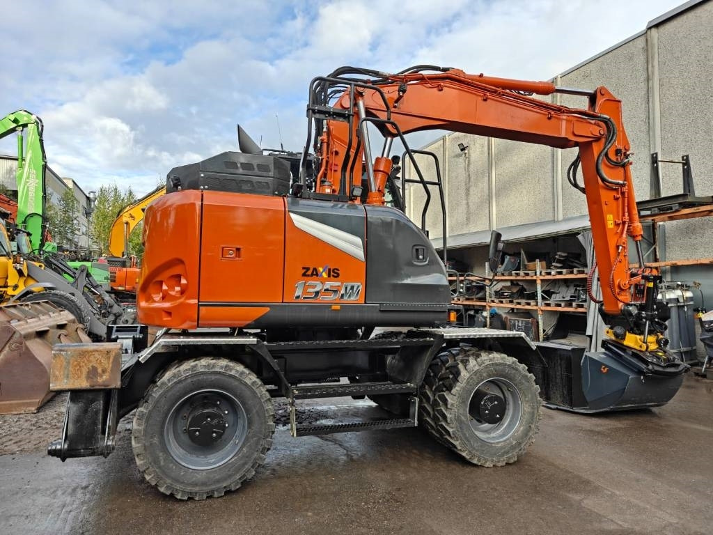 Hitachi ZX135W-7 VARUSTELTU - Máy xúc bánh lốp: hình 4 Hitachi ZX135W-7 VARUSTELTU - Máy xúc bánh lốp: hình 4