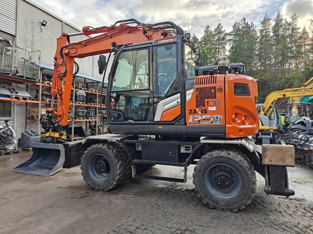 Hitachi ZX135W-7 VARUSTELTU - Máy xúc bánh lốp: hình 2 Hitachi ZX135W-7 VARUSTELTU - Máy xúc bánh lốp: hình 2
