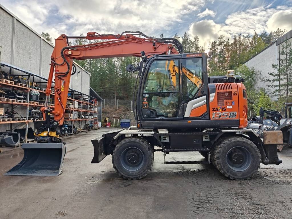 Hitachi ZX135W-7 VARUSTELTU - Máy xúc bánh lốp: hình 1 Hitachi ZX135W-7 VARUSTELTU - Máy xúc bánh lốp: hình 1