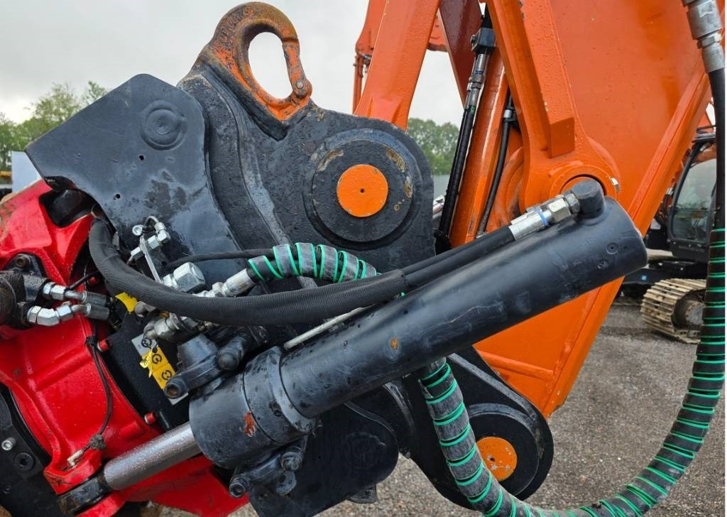 Hitachi ZX225USRLC-6 - Máy xúc bánh xích: hình 5 Hitachi ZX225USRLC-6 - Máy xúc bánh xích: hình 5