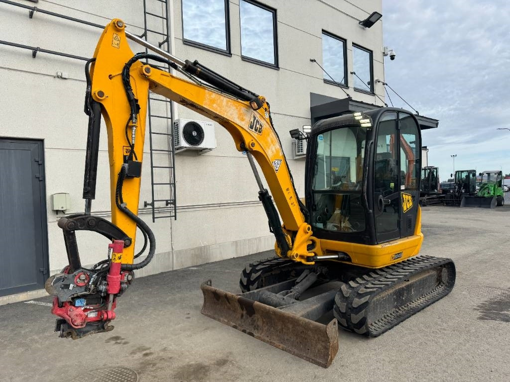 JCB 8045ZTS PYÖRITTÄJÄLLÄ - Máy xúc mini: hình 2 JCB 8045ZTS PYÖRITTÄJÄLLÄ - Máy xúc mini: hình 2