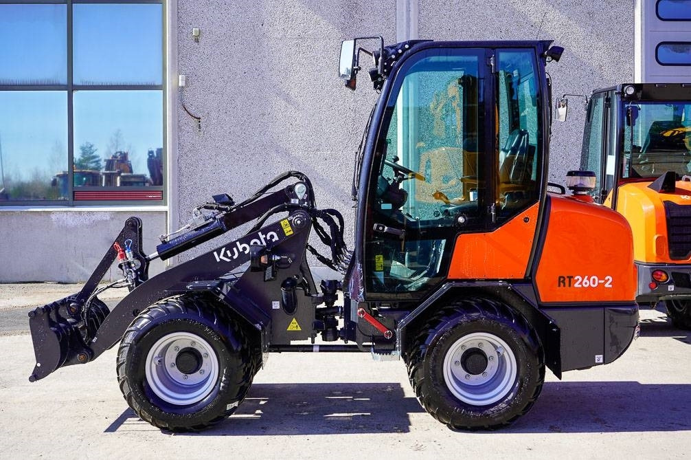 Kubota RT260-2 DELUXE - Máy xúc lật bánh lốp: hình 1 Kubota RT260-2 DELUXE - Máy xúc lật bánh lốp: hình 1