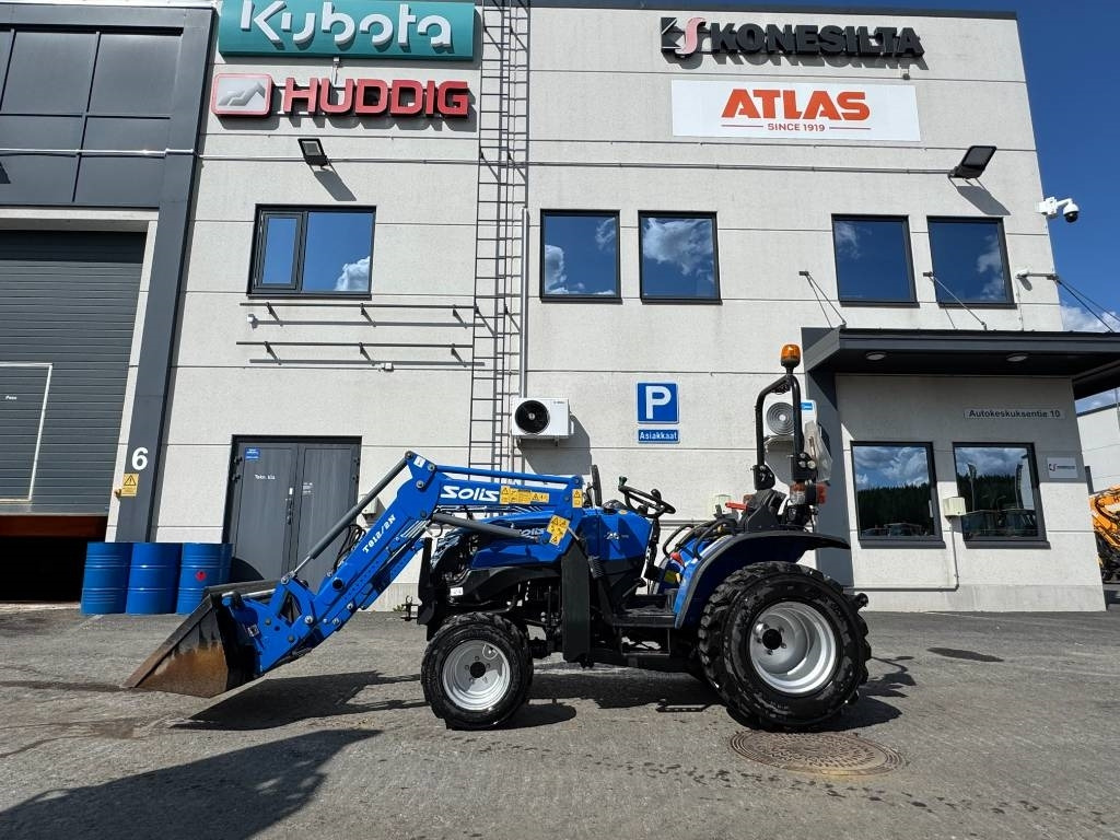 Solis 26 4WD Etukuormaajalla - Máy cày: hình 1 Solis 26 4WD Etukuormaajalla - Máy cày: hình 1