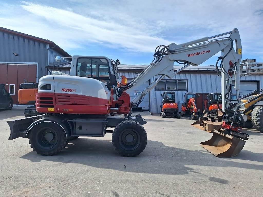 Takeuchi MYYTY! SOLD! TB295W PYÖRITTÄJÄLLÄ - Máy xúc bánh lốp: hình 5 Takeuchi MYYTY! SOLD! TB295W PYÖRITTÄJÄLLÄ - Máy xúc bánh lốp: hình 5