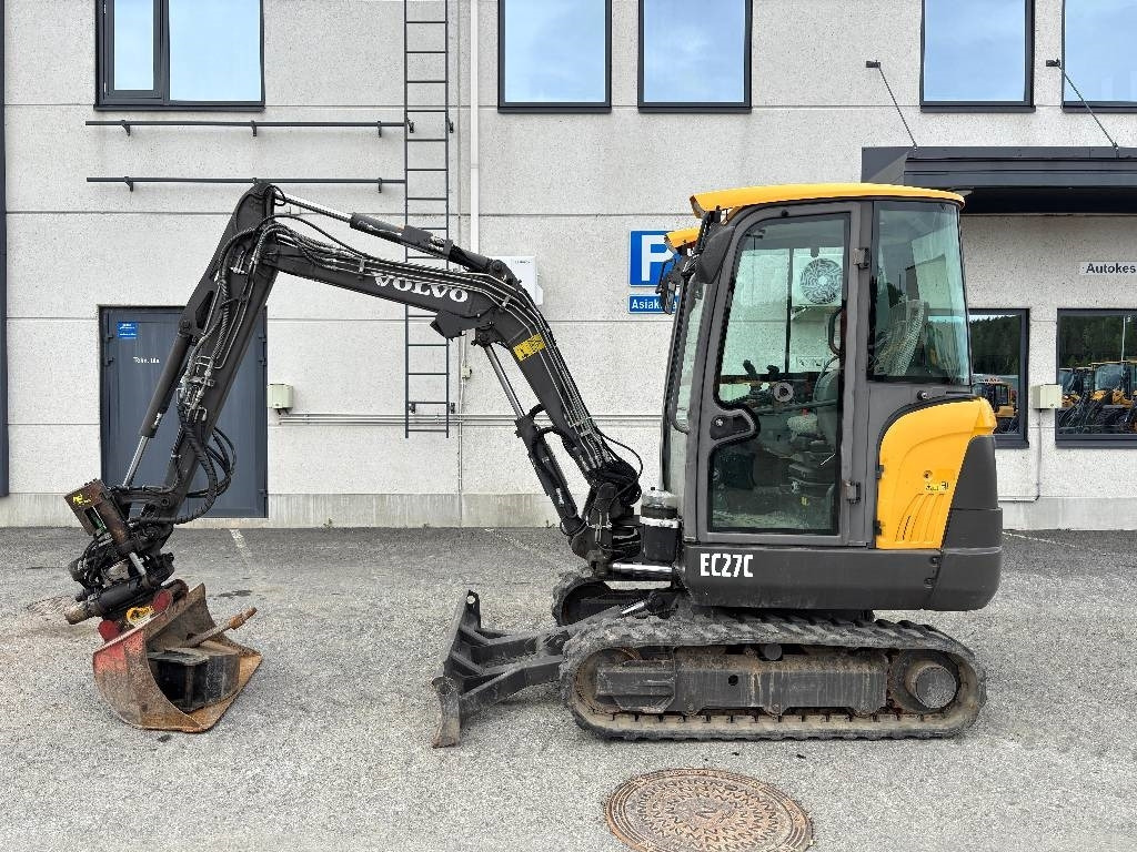 Volvo EC27C PYÖRITTÄJÄLLÄ - Máy xúc mini: hình 1 Volvo EC27C PYÖRITTÄJÄLLÄ - Máy xúc mini: hình 1