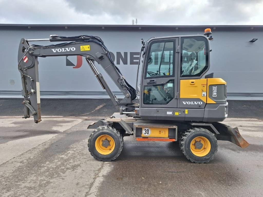 Volvo EW60E VÄHÄN AJETTU - Máy xúc bánh lốp: hình 1 Volvo EW60E VÄHÄN AJETTU - Máy xúc bánh lốp: hình 1