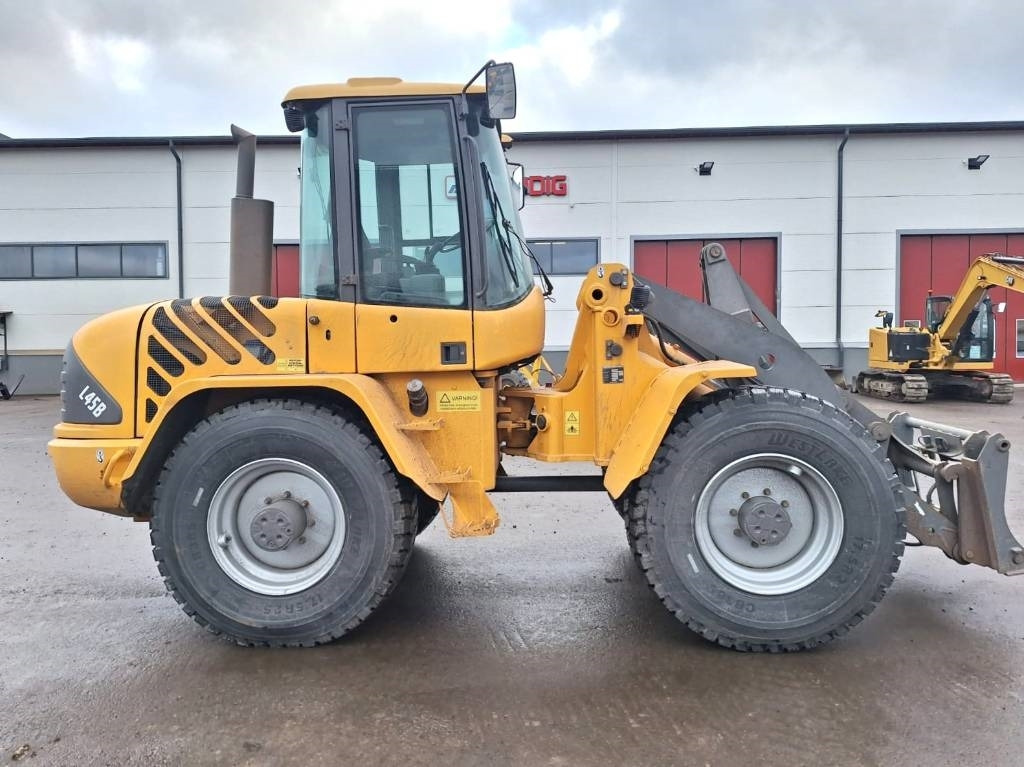 Volvo L45B -HYVÄT RENKAAT- - Máy xúc lật bánh lốp: hình 5 Volvo L45B -HYVÄT RENKAAT- - Máy xúc lật bánh lốp: hình 5