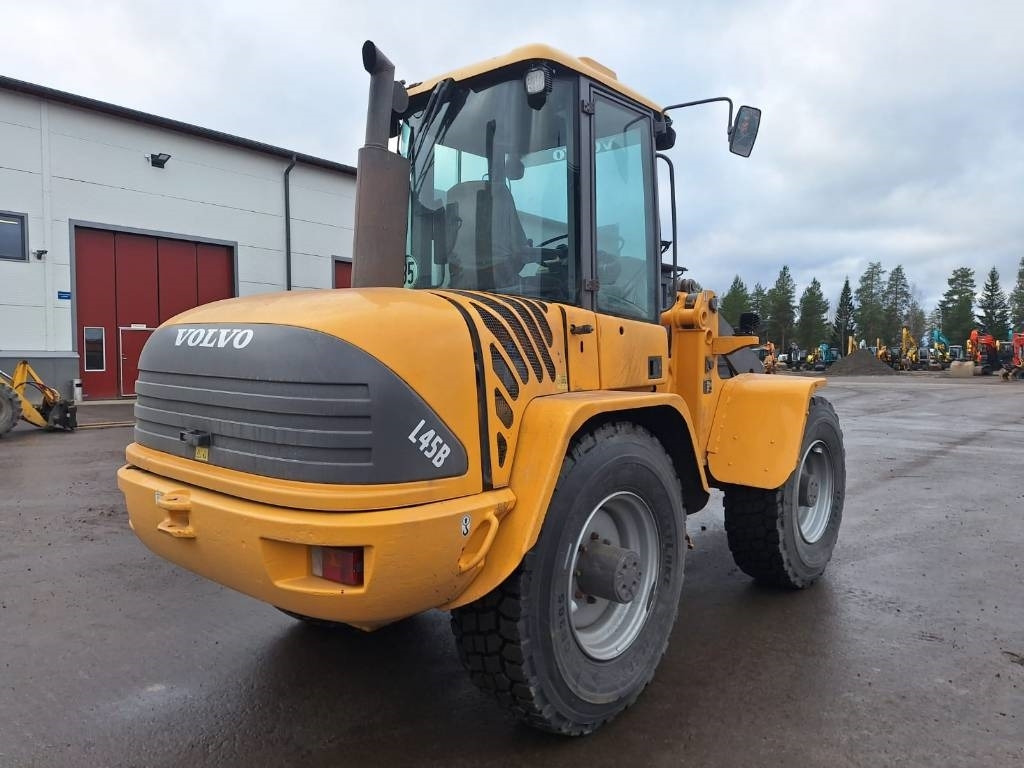 Volvo L45B -HYVÄT RENKAAT- - Máy xúc lật bánh lốp: hình 4 Volvo L45B -HYVÄT RENKAAT- - Máy xúc lật bánh lốp: hình 4